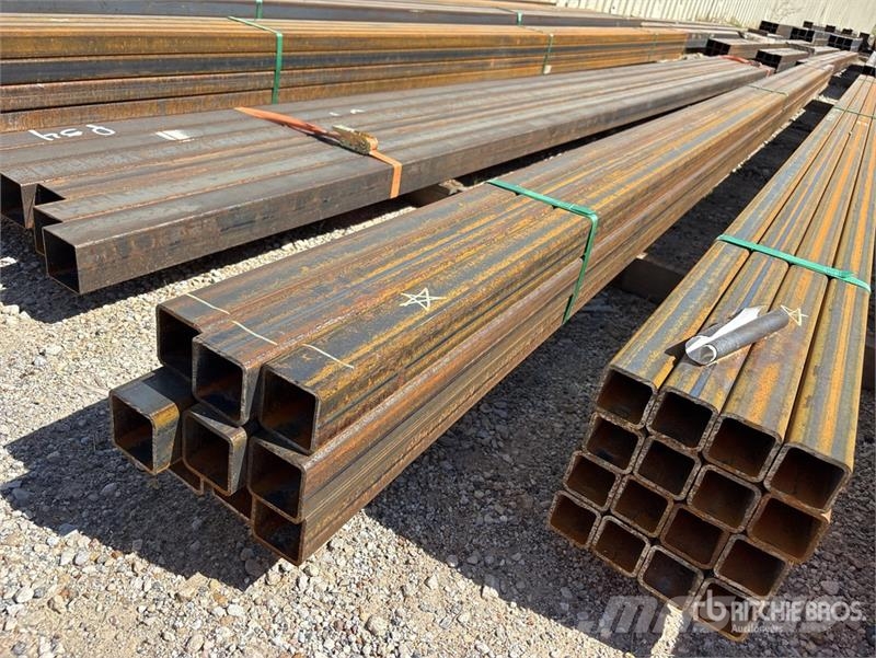 Quantity of (9) 2 1/2 in x 2 1/2 in x 22 ft Square Utovorne dizalice, vitla i liftovi za materijal