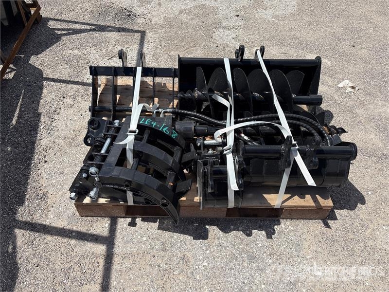 Quantity of (9) AGT 12EX-ATA Mini Excavator Attac 기타 부품