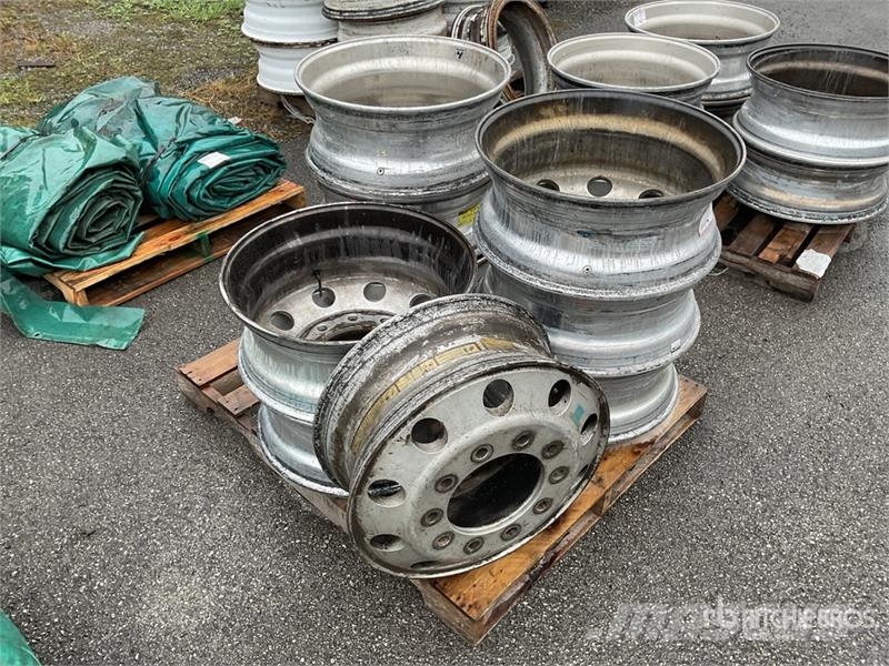 Quantity of (9) Aluminum 22.5 Wheels Gume, točkovi i felne