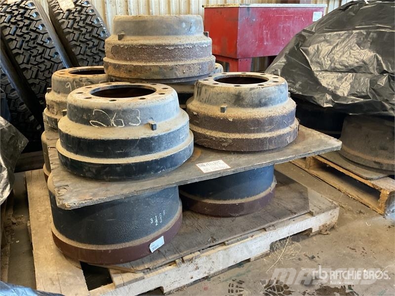 Quantity of (9) Brake Drums Otros componentes