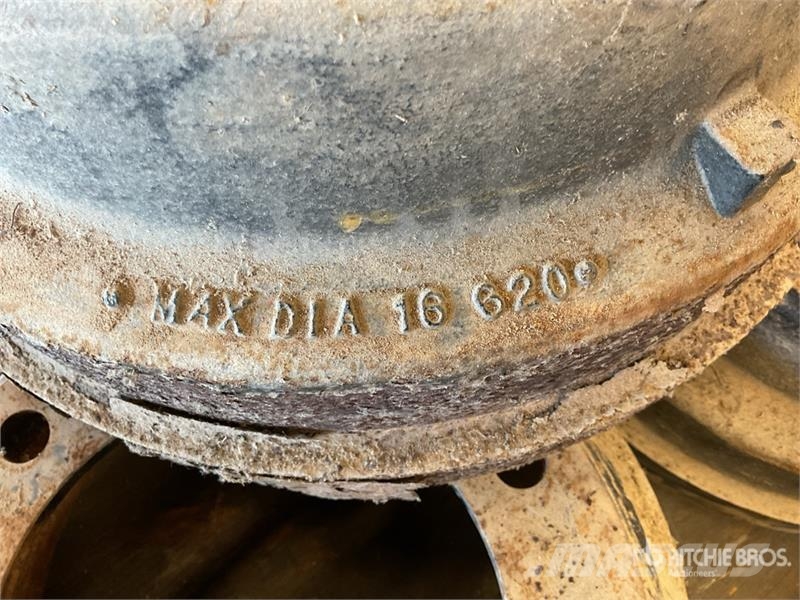 Quantity of (9) Brake Drums Otros componentes