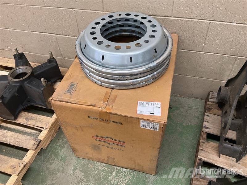 Quantity of (9) Centramatic Wheel Balancers Коммерческий транспорт - Другие