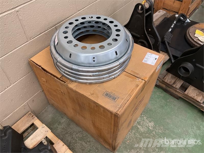 Quantity of (9) Centramatic Wheel Balancers Коммерческий транспорт - Другие
