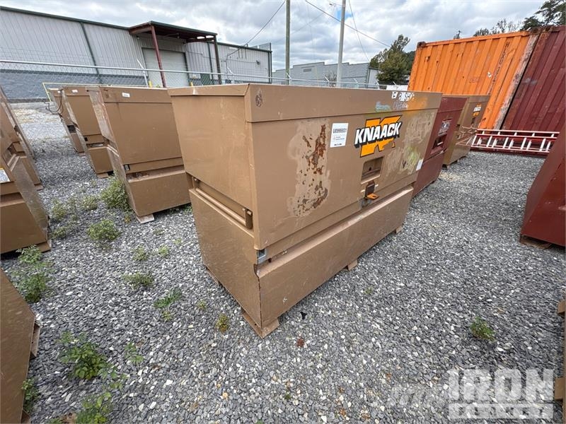  Quantity of (9) Gang Boxes 90 Drugi deli
