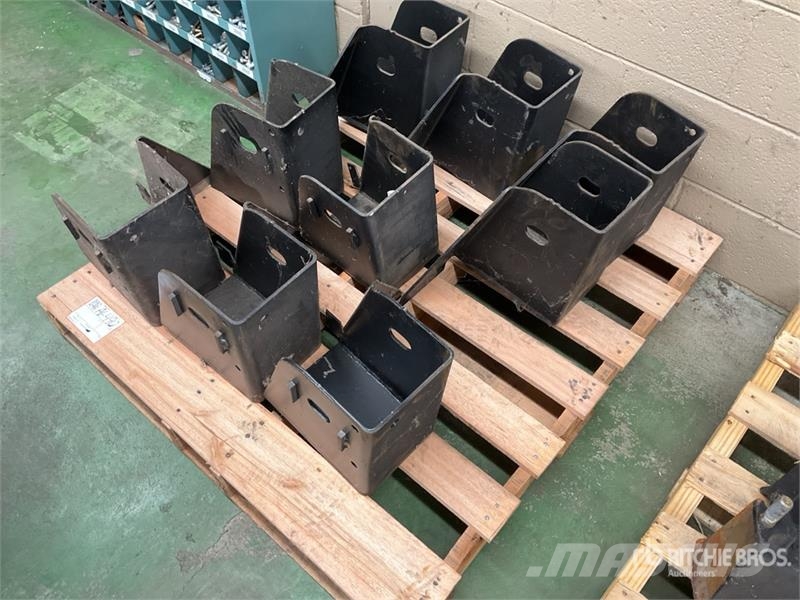 Quantity of (9) Left and Right Leaf Helper Spring Drugi deli
