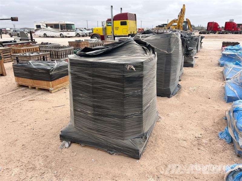  Quantity of (9) Miscellaneous Fittings, Valves, Pl Otros