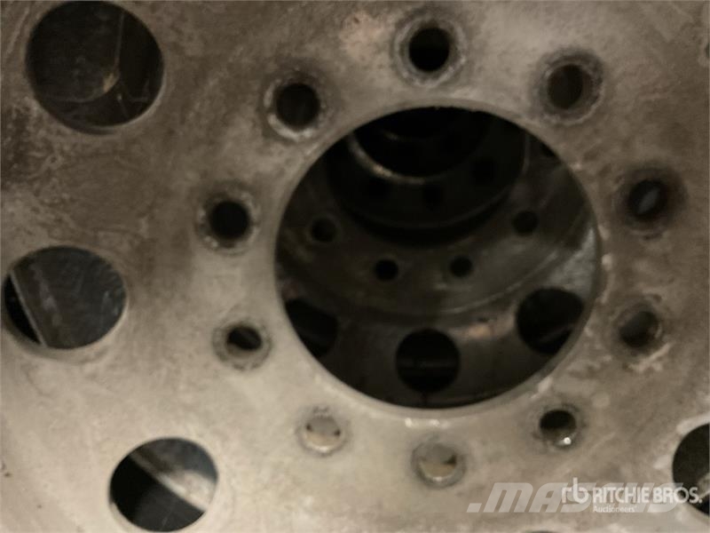  Quantity of (9) Recapped 11R24.5 Wheels and Tires الإطارات والعجلات والحافات