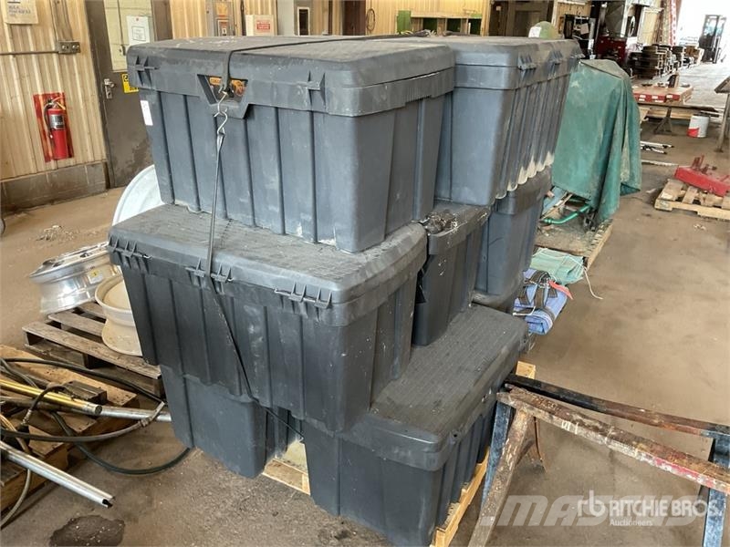 Quantity of (9) Storage Totes Andre komponenter