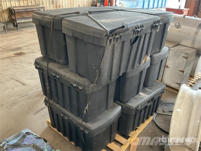 Quantity of (9) Storage Totes Andre komponenter