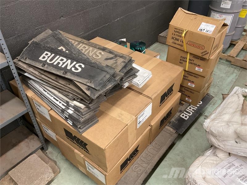  Quantity of (93) Unused 4 in Straps and (200) Unus Andet tilbehør