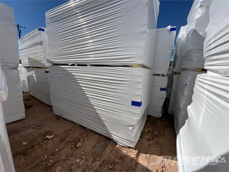  Quantity of 96 in x 48 in Polyiso Insulation 윈치, 호이스트 및 자재 리프트