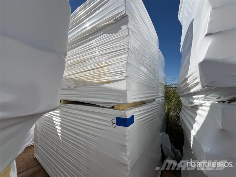  Quantity of 96 in x 48 in Polyiso Insulation 윈치, 호이스트 및 자재 리프트