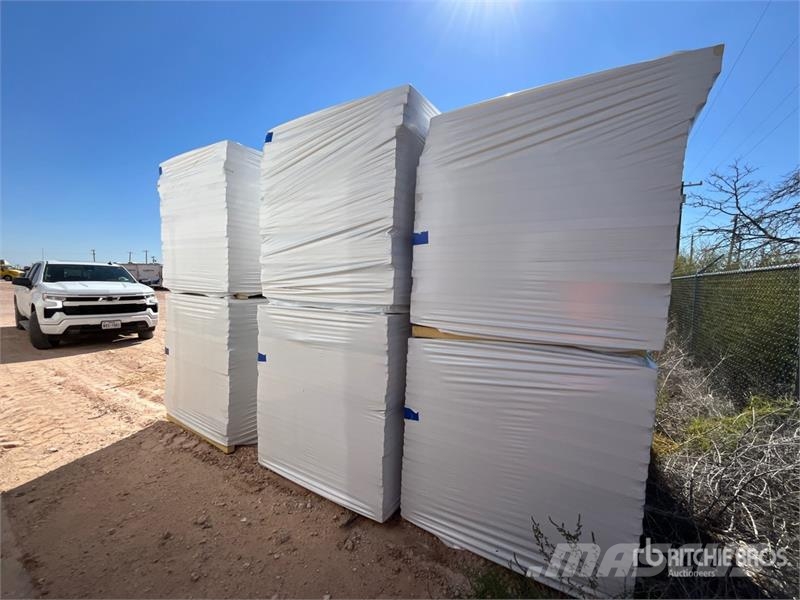 Quantity of 96 in x 48 in Polyiso Insulation 윈치, 호이스트 및 자재 리프트