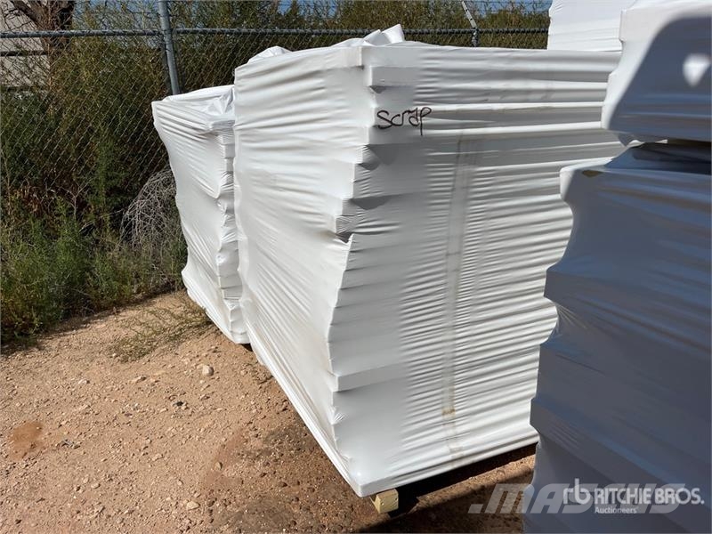  Quantity of 96 in x 48 in Polyiso Insulation 윈치, 호이스트 및 자재 리프트