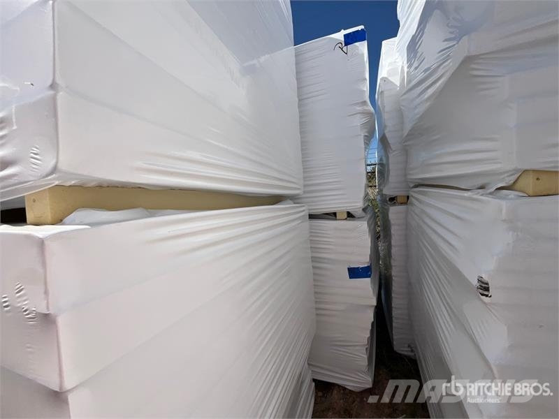  Quantity of 96 in x 48 in Polyiso Insulation 윈치, 호이스트 및 자재 리프트