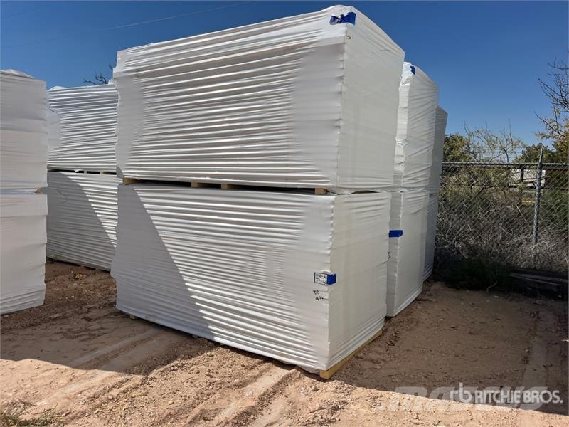 Quantity of 96 in x 48 in Polyiso Insulation 윈치, 호이스트 및 자재 리프트