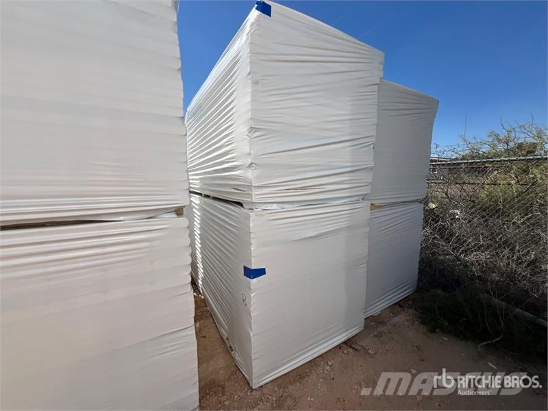 Quantity of 96 in x 48 in Polyiso Insulation 윈치, 호이스트 및 자재 리프트