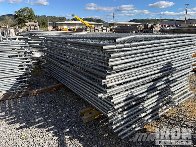  Quantity of (97) 12 ft x 6 ft (61Chainlink & 36 Wi مكونات أخرى