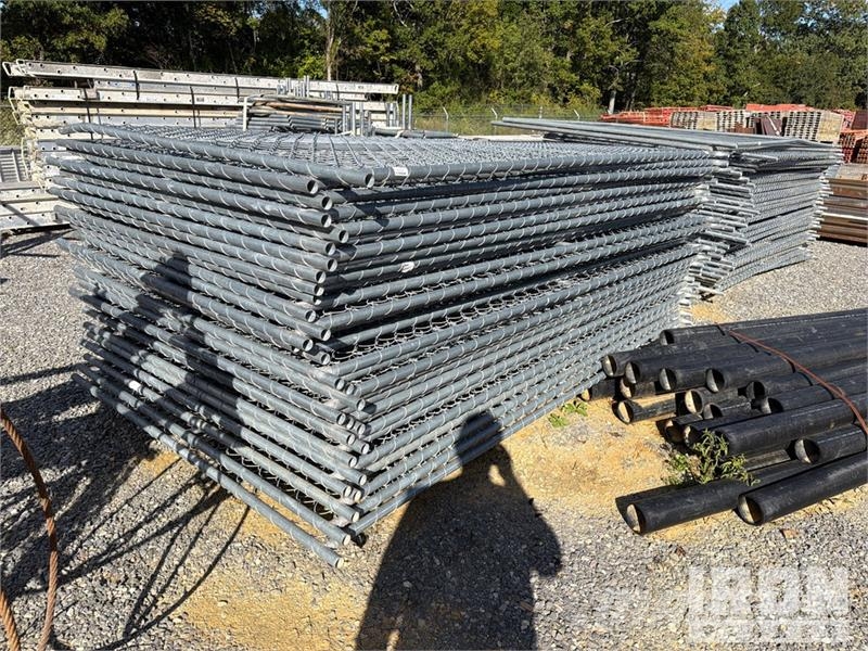  Quantity of (97) 12 ft x 6 ft (61Chainlink & 36 Wi مكونات أخرى