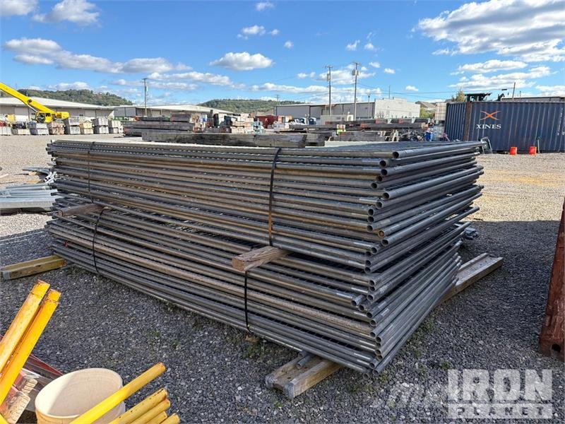  Quantity of (97) 12 ft x 6 ft (61Chainlink & 36 Wi مكونات أخرى