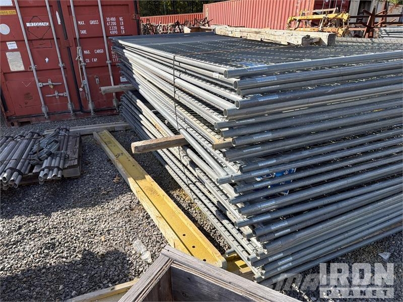  Quantity of (97) 12 ft x 6 ft (61Chainlink & 36 Wi مكونات أخرى