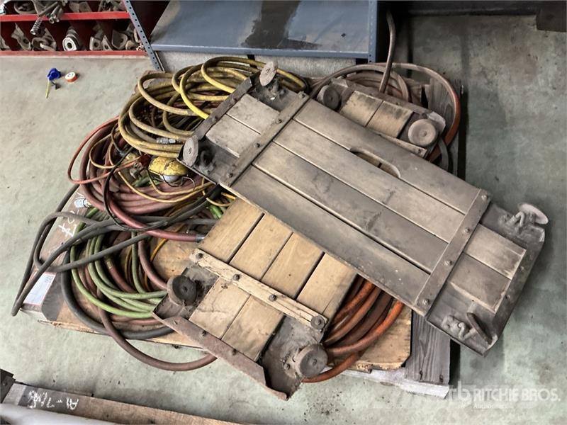  Quantity of Air Line Hoses and Shop Creepers مكونات أخرى