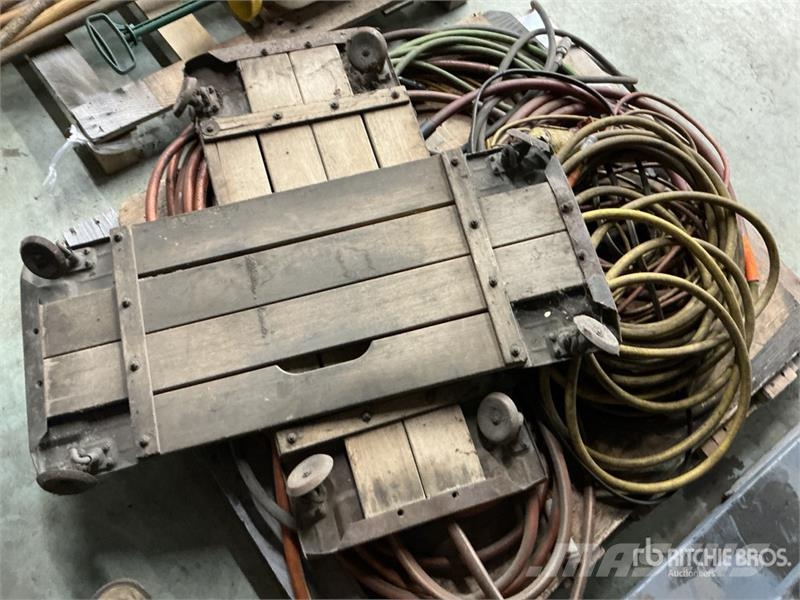  Quantity of Air Line Hoses and Shop Creepers مكونات أخرى