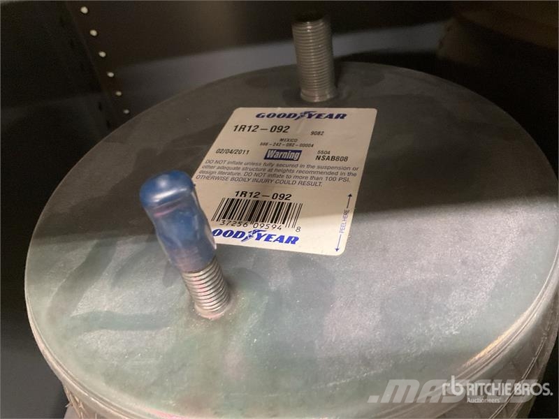  Quantity of Airbags, U-Joints and Misc. Parts Коммерческий транспорт - Другие