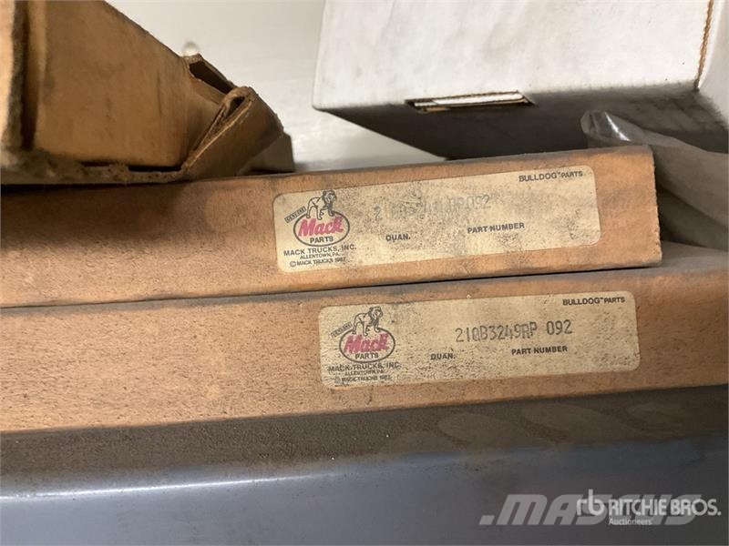  Quantity of Airbags, U-Joints and Misc. Parts Коммерческий транспорт - Другие