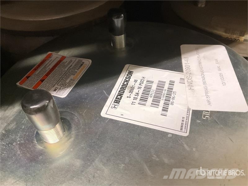  Quantity of Airbags, U-Joints and Misc. Parts Коммерческий транспорт - Другие