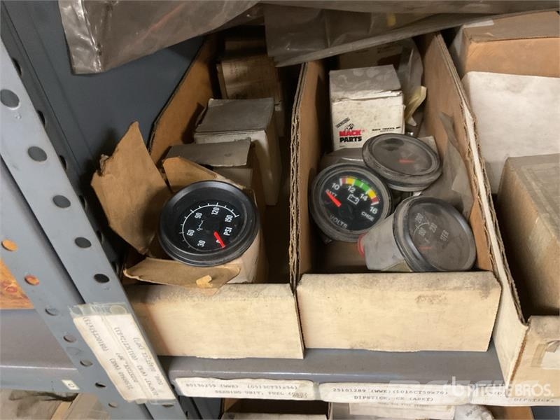  Quantity of Airbags, U-Joints and Misc. Parts Коммерческий транспорт - Другие