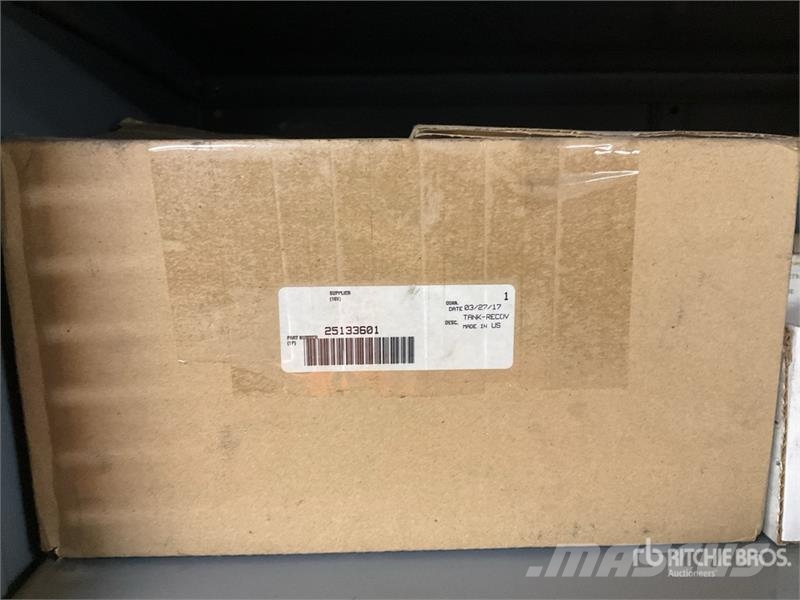 Quantity of Airbags, U-Joints and Misc. Parts Коммерческий транспорт - Другие