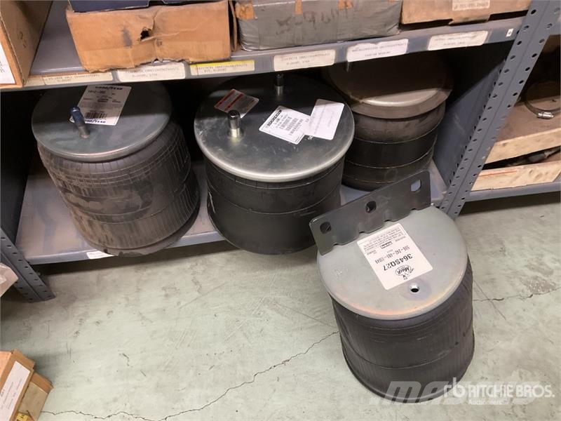  Quantity of Airbags, U-Joints and Misc. Parts Коммерческий транспорт - Другие