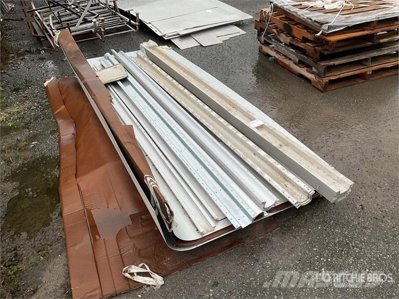  Quantity of Aluminum Trailer Panels and Supports Drugi deli