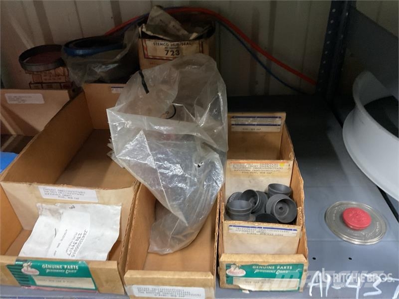 Quantity of Axle Hub Caps w/Misc. Parts Transport - Altele