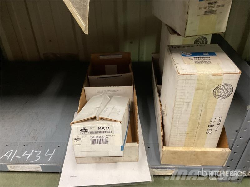  Quantity of Brake Chambers w/Misc. Brake Parts معدات النقل - غير ذلك
