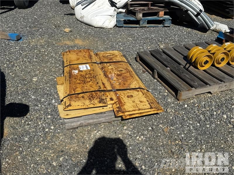  Quantity of Cat Undercarriage Parts (Unused) ملحقات أخرى للجرارات