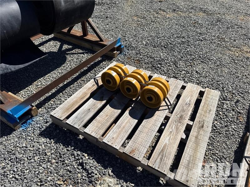  Quantity of Cat Undercarriage Parts (Unused) ملحقات أخرى للجرارات