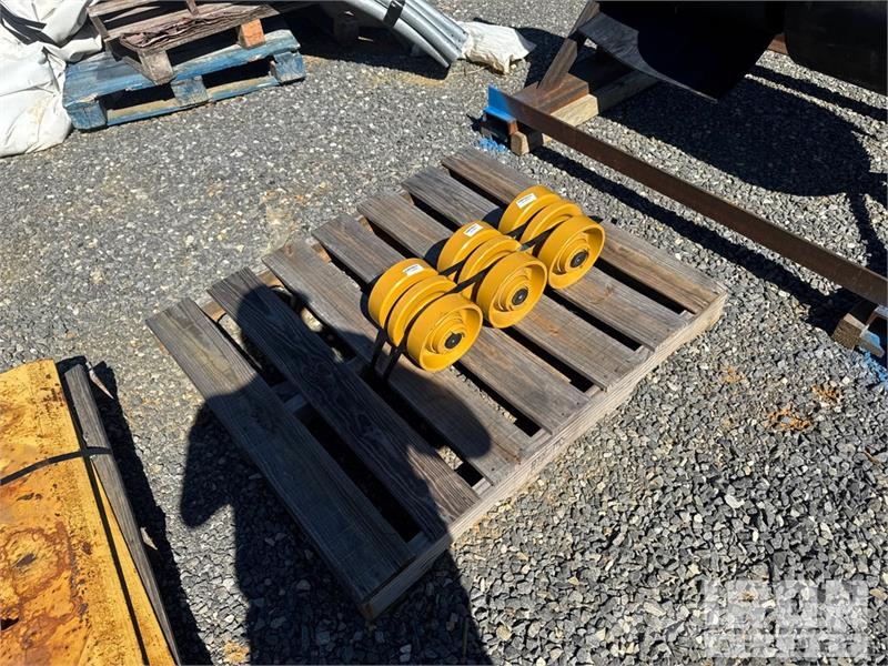  Quantity of Cat Undercarriage Parts (Unused) ملحقات أخرى للجرارات