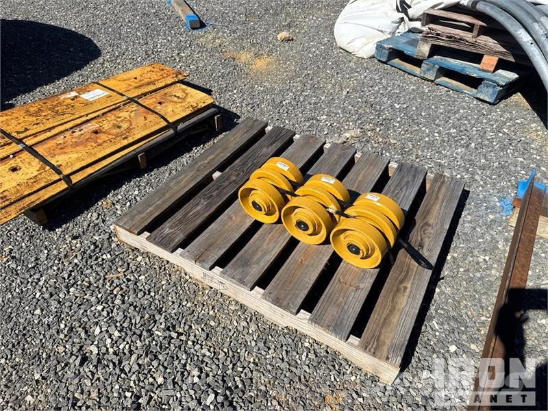  Quantity of Cat Undercarriage Parts (Unused) ملحقات أخرى للجرارات