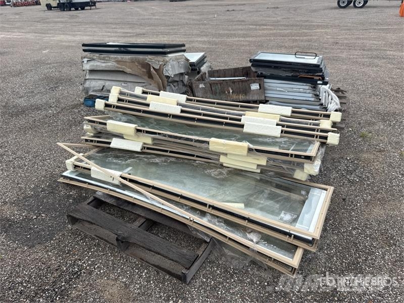  Quantity of Commercial Freezer/ Refrigerator Doors Diger tarim makinalari