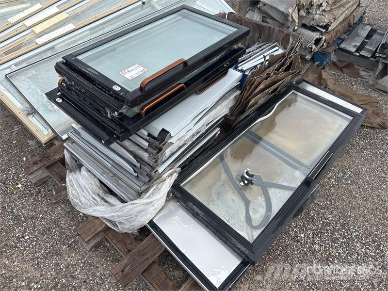  Quantity of Commercial Freezer/ Refrigerator Doors Diger tarim makinalari