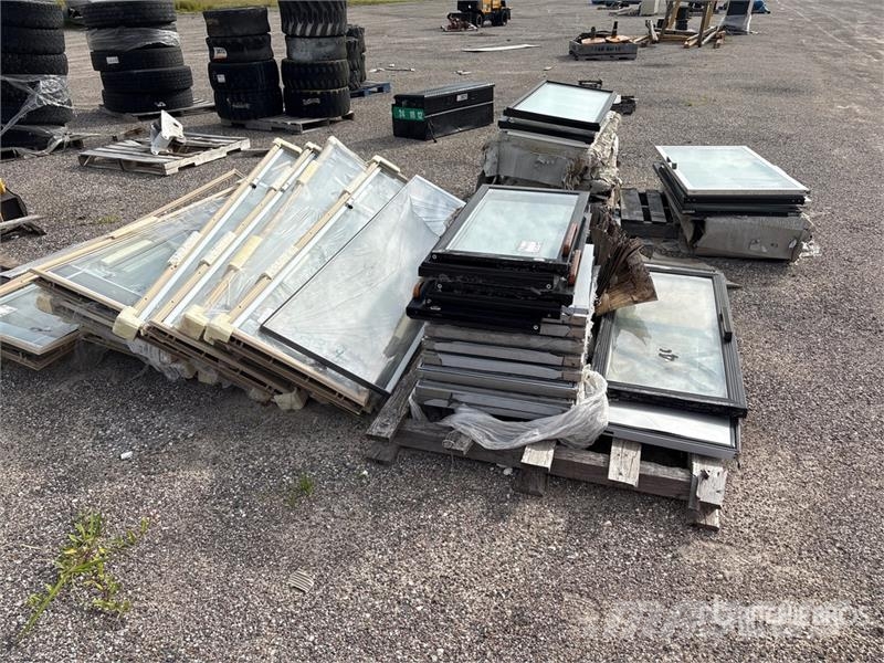  Quantity of Commercial Freezer/ Refrigerator Doors Kmetijstvo - drugo