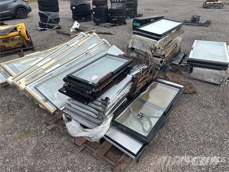  Quantity of Commercial Freezer/ Refrigerator Doors Diger tarim makinalari