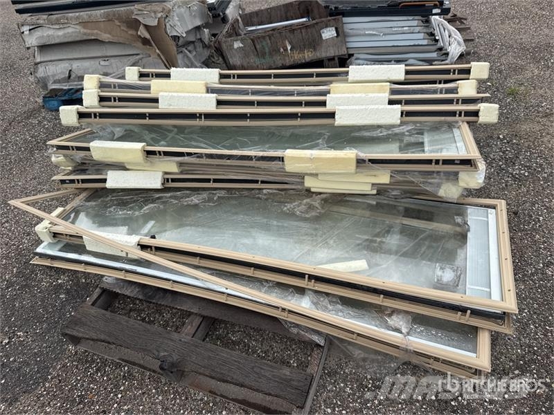  Quantity of Commercial Freezer/ Refrigerator Doors Diger tarim makinalari