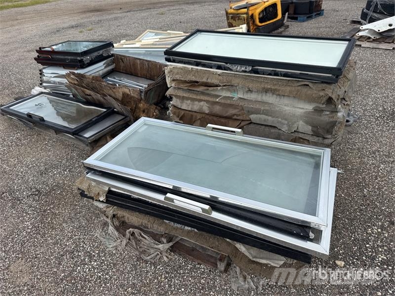  Quantity of Commercial Freezer/ Refrigerator Doors Diger tarim makinalari