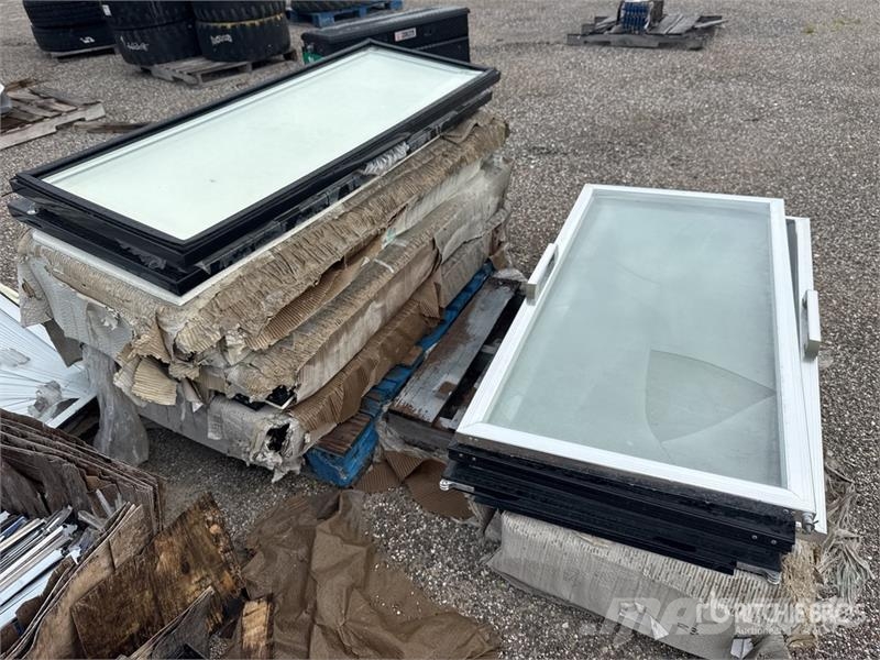  Quantity of Commercial Freezer/ Refrigerator Doors Diger tarim makinalari