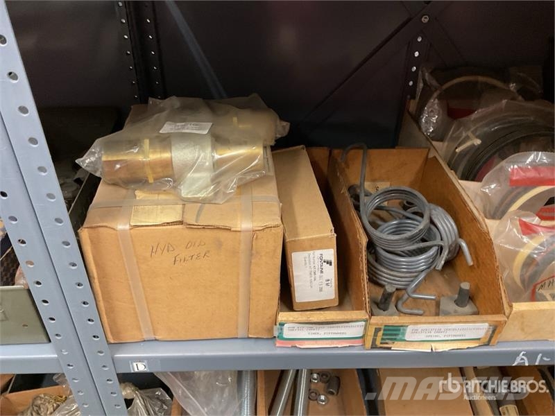 Quantity of Crossmembers w/Misc. Truck Parts 其他組件