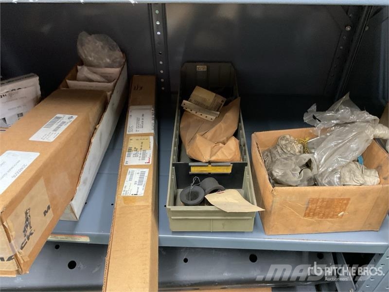 Quantity of Crossmembers w/Misc. Truck Parts 其他組件