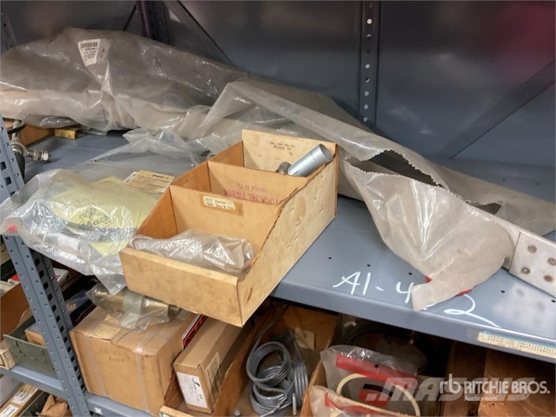 Quantity of Crossmembers w/Misc. Truck Parts 其他組件